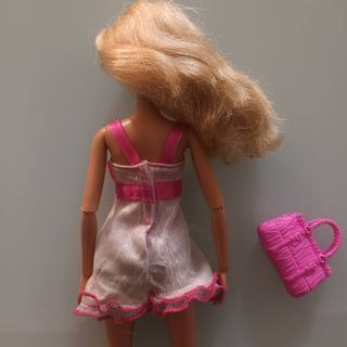 Barbie Fashionistas Sweetie Articulada (2010)