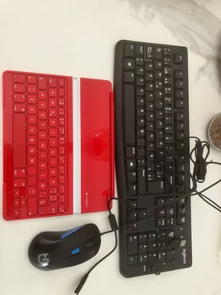 Lote Teclados y Ratón Logitech