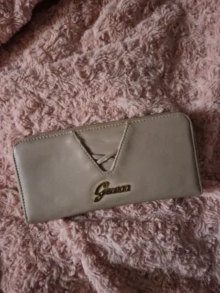 Cartera Guess Beige y Dorada