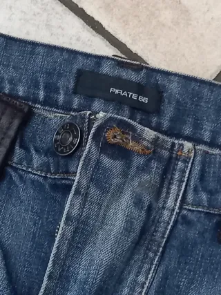 Jeans vintage blu con patch