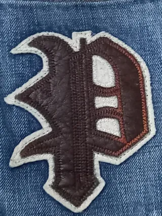 Jeans vintage blu con patch