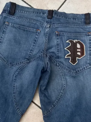 Jeans vintage blu con patch