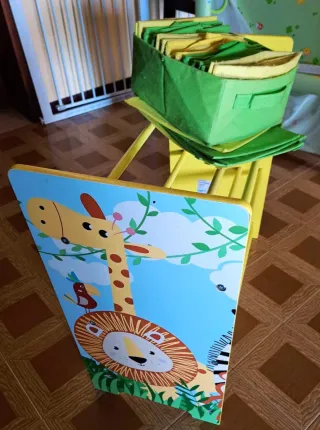 Scaffale portagiochi per bambini