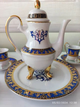Set caffè in porcellana blu e oro