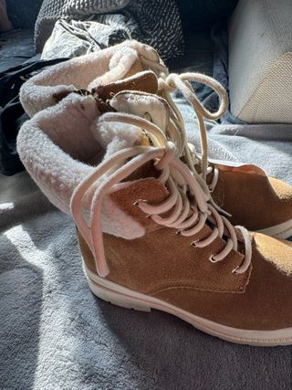 Botas de piel con borreguito