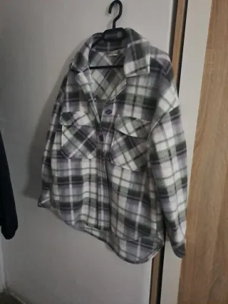 Abrigo cuadros gris y blanco