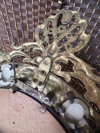 Espejo (1900-1920) de bronce y porcelana