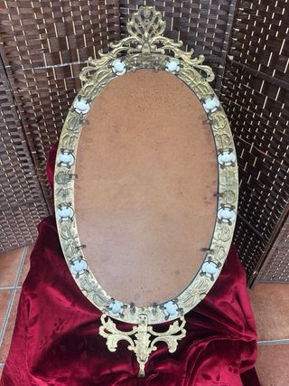 Espejo (1900-1920) de bronce y porcelana