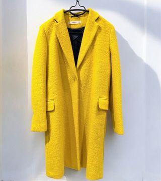 Abrigo amarillo MANGO mujer