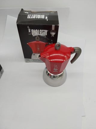 Bialetti - Cafetera Moka de Inducción, Adecuada para todo tipo de Placas, 6 Tazas de Café Espresso (280 Ml), Rojo
