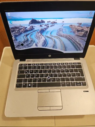 HP EliteBook 820 G3 in argento