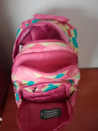 Mochila escolar Totto rosa con rombos