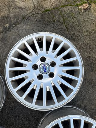 Llanta Volvo 16”