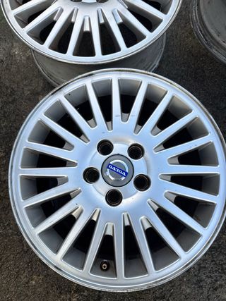 Llanta Volvo 16”