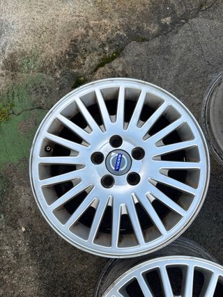 Llanta Volvo 16”