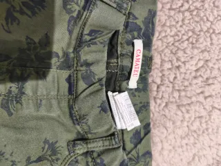 Pantalones verdes estampados florales