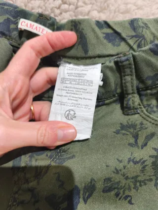 Pantalones verdes estampados florales