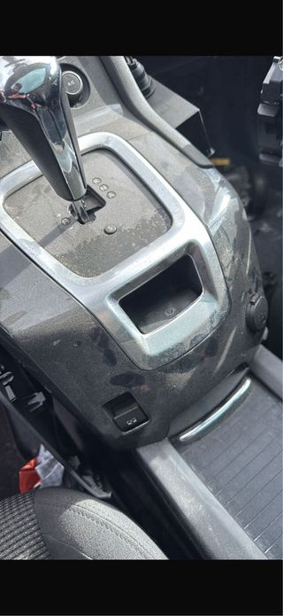 Pantalla Peugeot 5008 y varias piezas