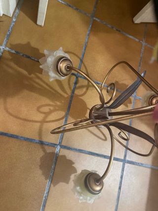 Lámpara rústica dorada y blanca