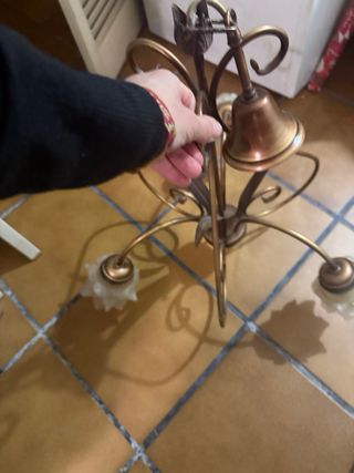 Lámpara rústica dorada y blanca