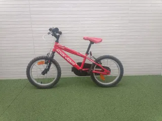 Bicicleta infantil roja