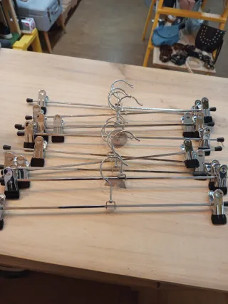 Lote 10 Perchas Metálicas con Pinzas