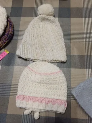 Cappello donna lana grigio con pon pon