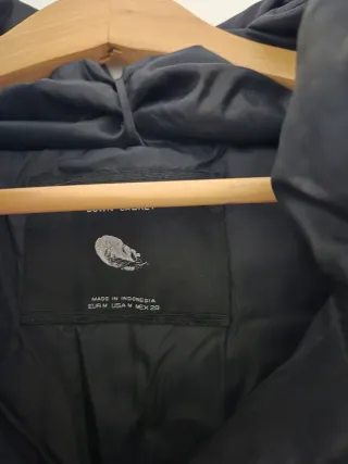 Abrigo corto de plumas negro