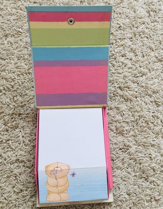 Caja de notas con lápiz