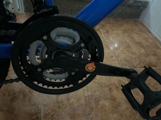 Bicicleta de montaña azul Atractor usado una vez