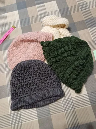 Cappello donna lavorato a mano