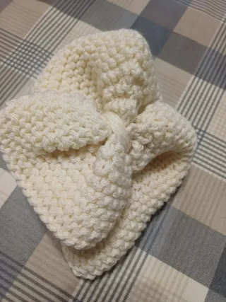 Cappello donna lavorato a mano