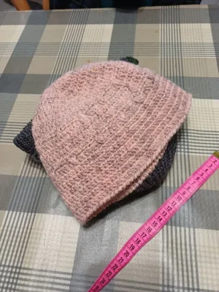 Cappello donna lavorato a mano