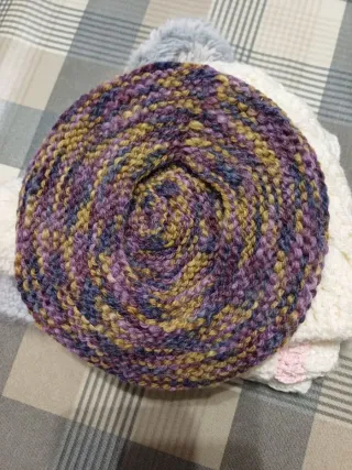 Cappello donna lavorato a mano