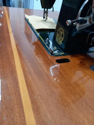 Máquina de coser Refrey CL306 con mesa