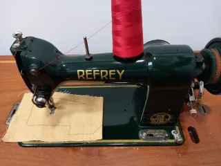 Máquina de coser Refrey CL306 con mesa