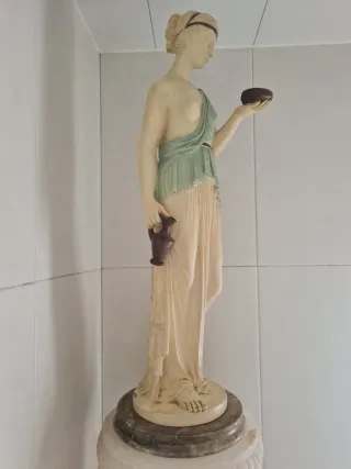 Estatua diosa Hebe