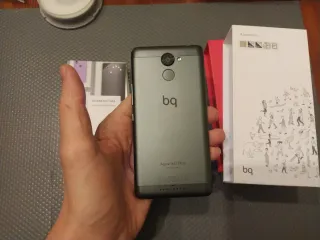 BQ Aquaris U Plateado/ Y negro U Plus