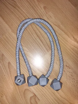 Sujetacortinas magnéticos grises