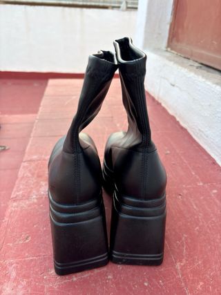 Botas plataforma track negras talla 39