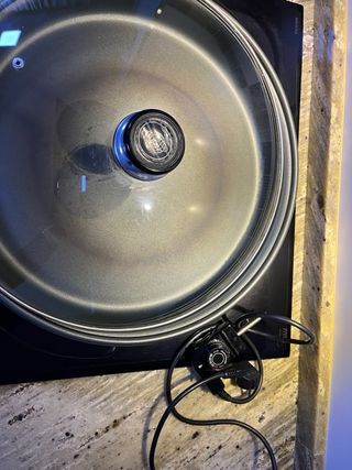 Plancha eléctrica redonda con tapa de cristal