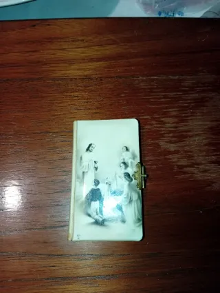Devocionario antiguo con cierre