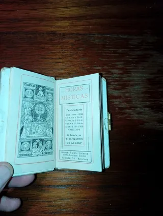 Devocionario antiguo con cierre