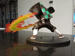Figura Tanjiro Kimetsu no Yaiba con Espada