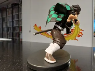 Figura Tanjiro Kimetsu no Yaiba con Espada