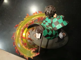 Figura Tanjiro Kimetsu no Yaiba con Espada