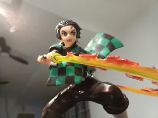 Figura Tanjiro Kimetsu no Yaiba con Espada