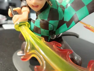 Figura Tanjiro Kimetsu no Yaiba con Espada