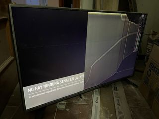 TV LG 43 Full HD Pantalla Rota