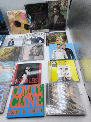 33 CDs Variados Nuevos precintados 10€ unidad